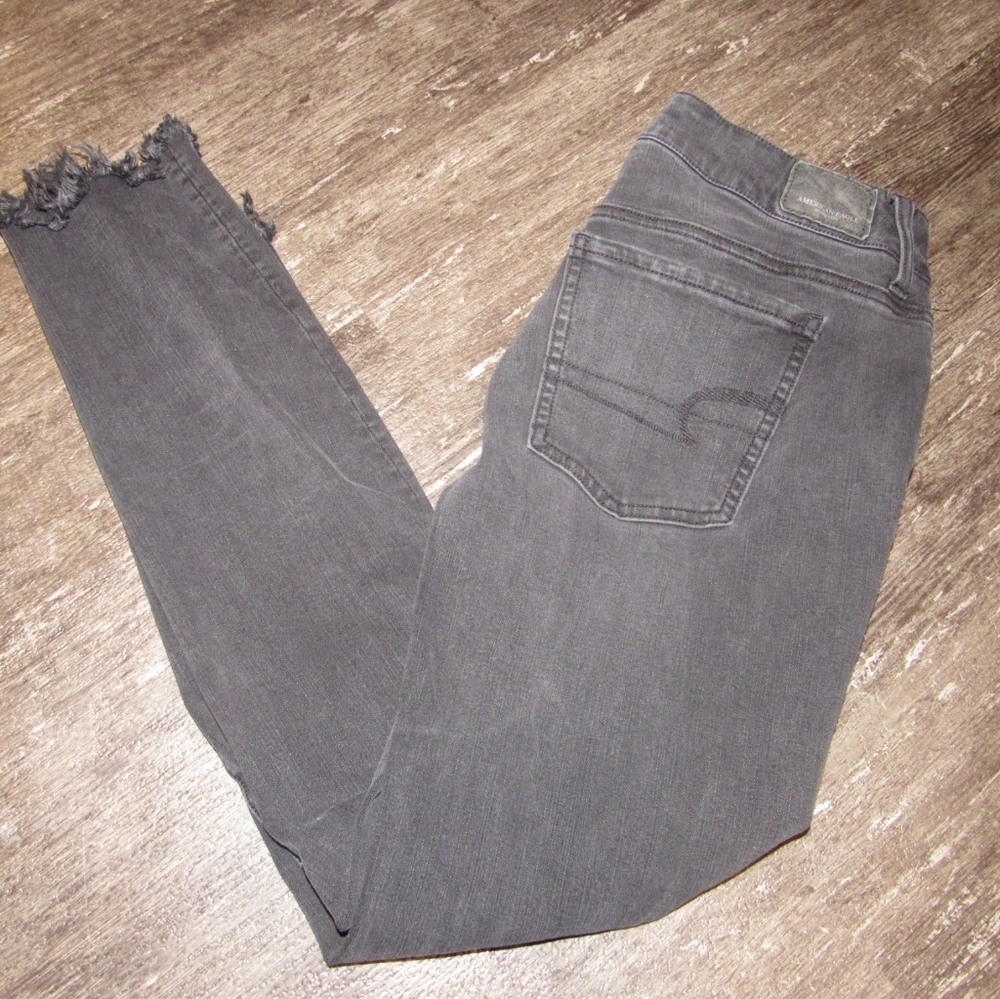 American Eagle Super Low Jegging distressed black size 8